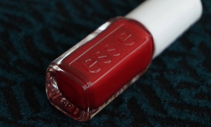 picture of the bottle of essie party on a platform