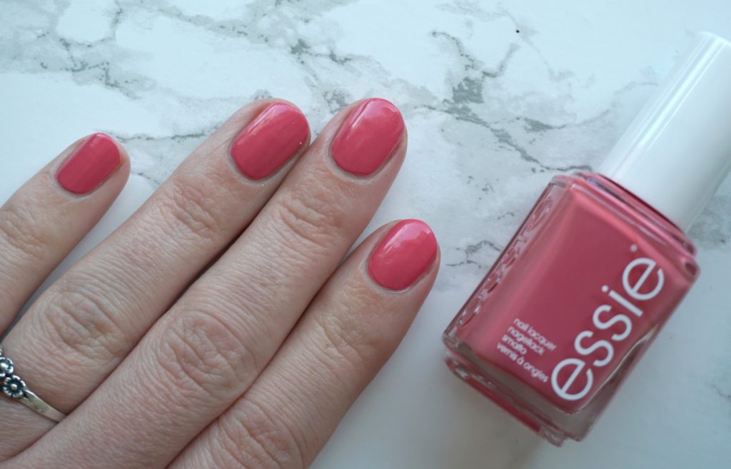 and (Spring swatch Nails Flying review - Solo Essie Noae 2020)