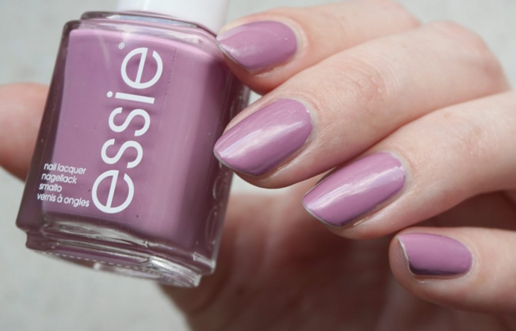 (Sunny Noae Business - swell you 2020) Essie - Suits summer Nails