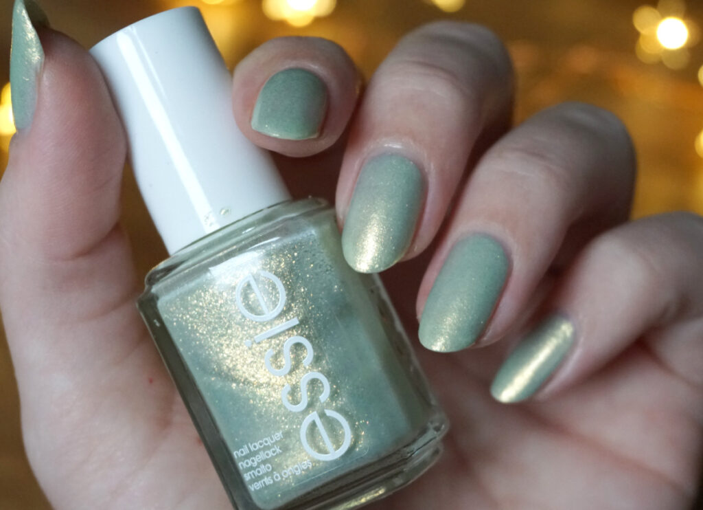 swatch of Essie peppermint condition from the Essie winter 2020 collection