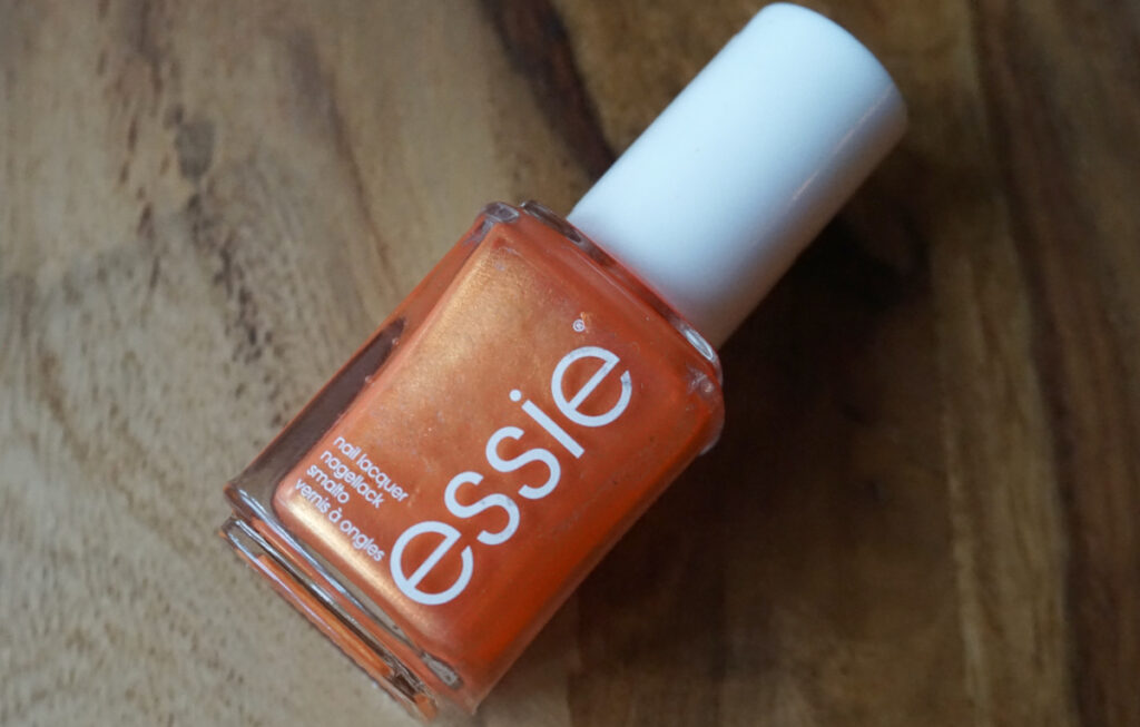 bottle of Essie don't be spotted