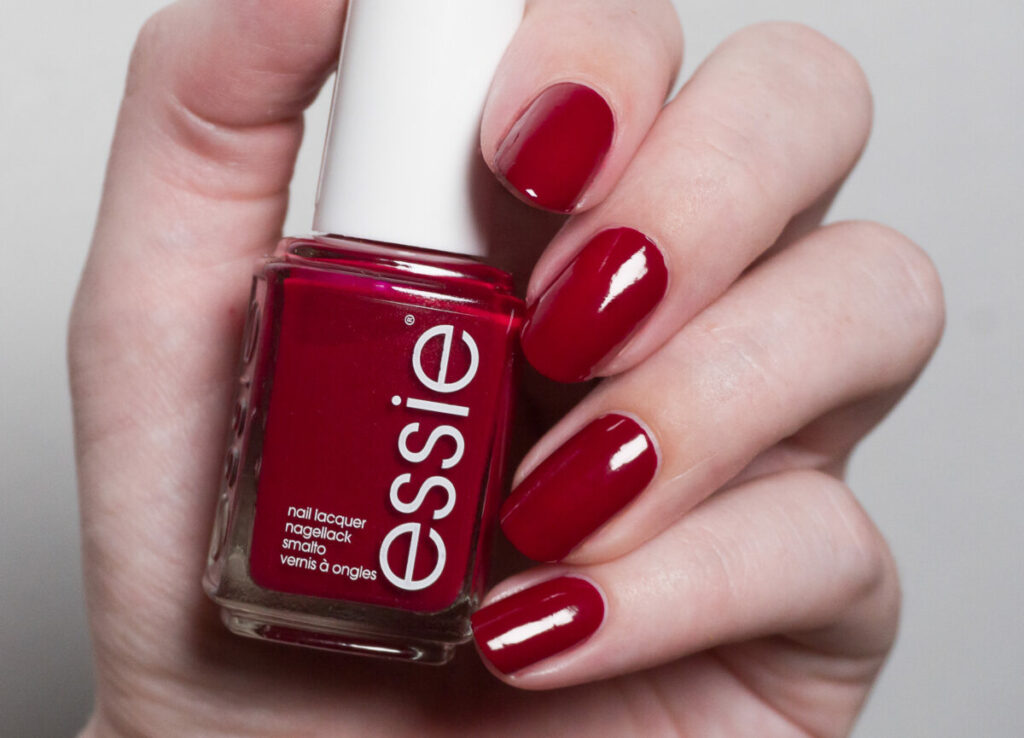 Essie red Nails creme Noae comparison 