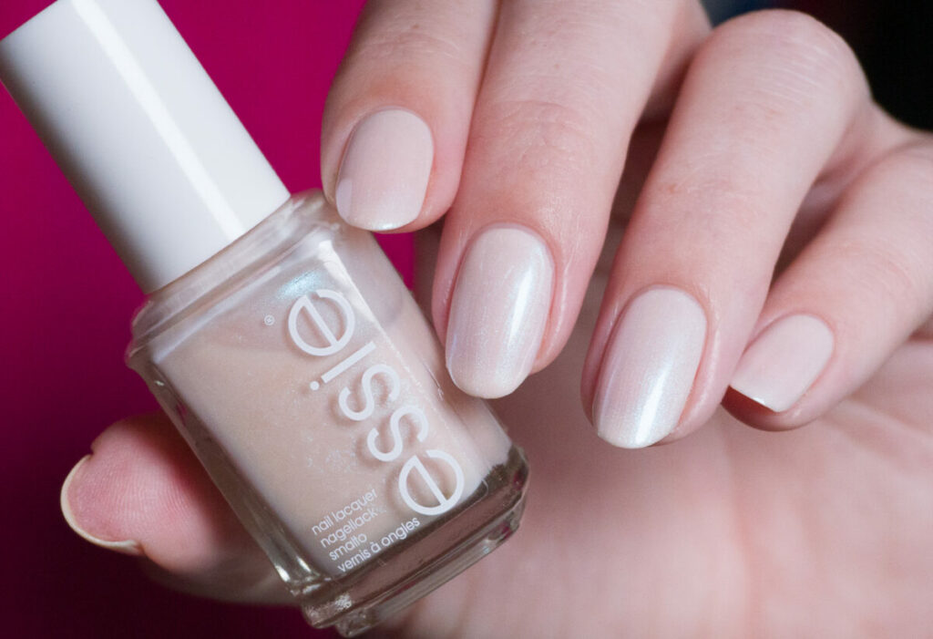 Essie - Noae shimmer Nails comparison sheer