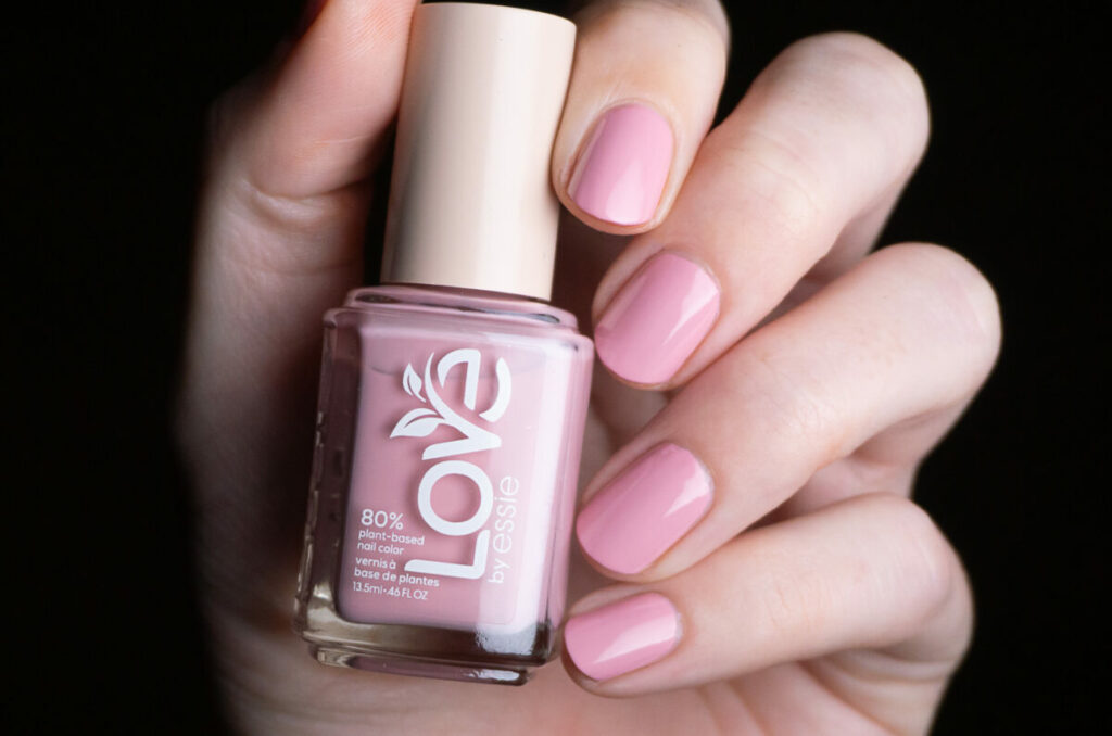 review Free me Essie by - Swatch and Nails Noae in Love of